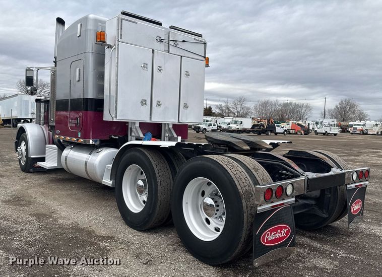 image for item EG2533 2008 Peterbilt 388 semi truck