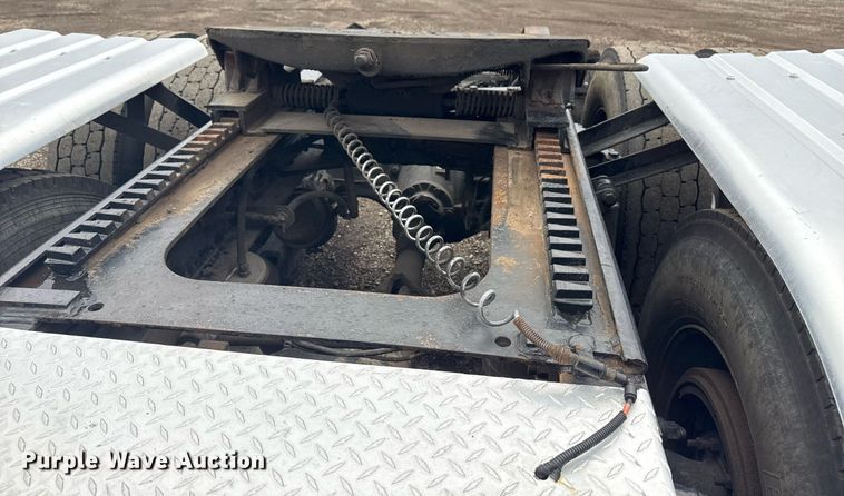 image for item EG2533 2008 Peterbilt 388 semi truck