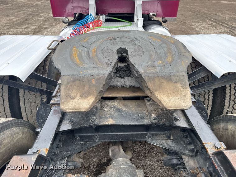 image for item EG2533 2008 Peterbilt 388 semi truck