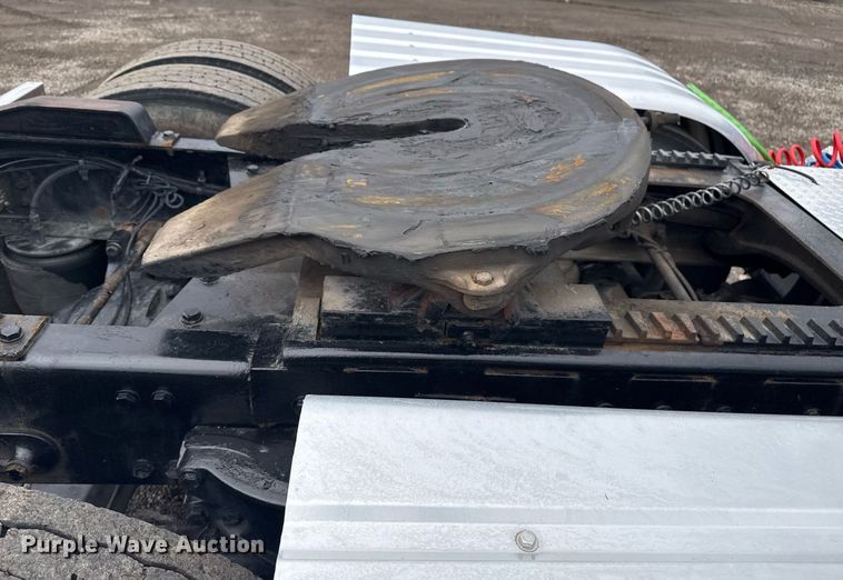 image for item EG2533 2008 Peterbilt 388 semi truck