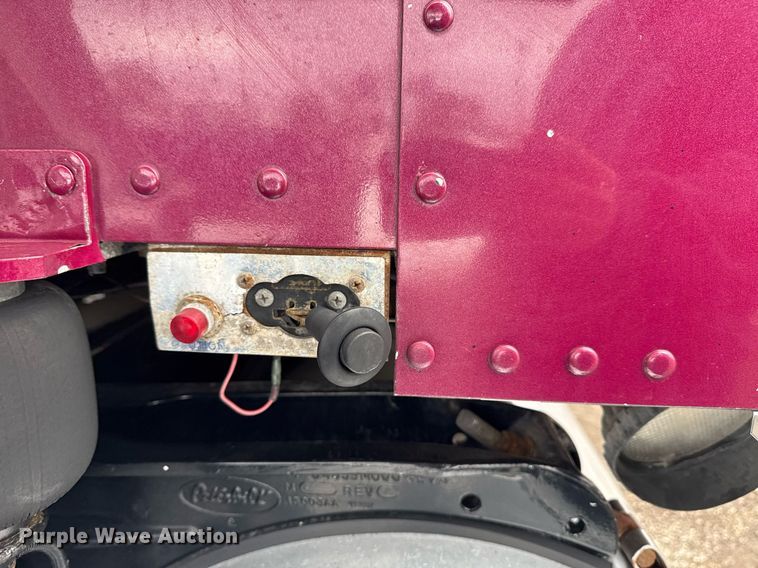 image for item EG2533 2008 Peterbilt 388 semi truck