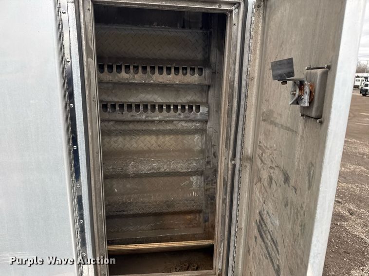 image for item EG2533 2008 Peterbilt 388 semi truck