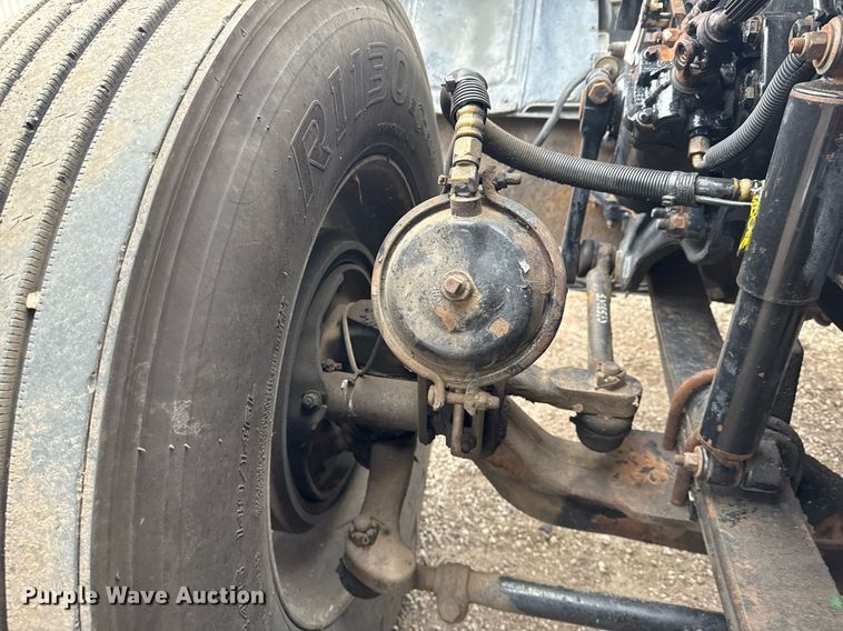 image for item EG2533 2008 Peterbilt 388 semi truck