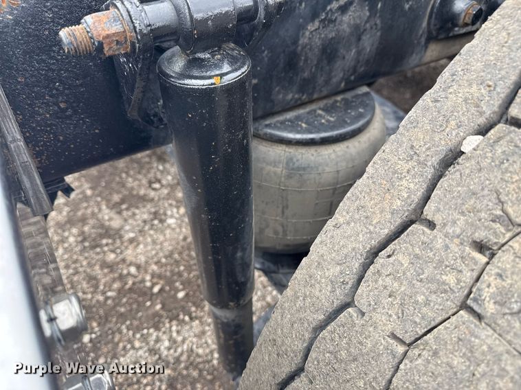 image for item EG2533 2008 Peterbilt 388 semi truck