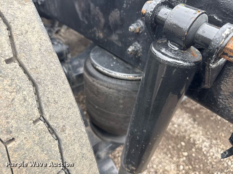 image for item EG2533 2008 Peterbilt 388 semi truck