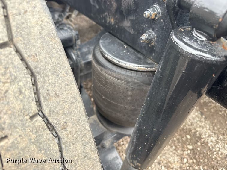 image for item EG2533 2008 Peterbilt 388 semi truck