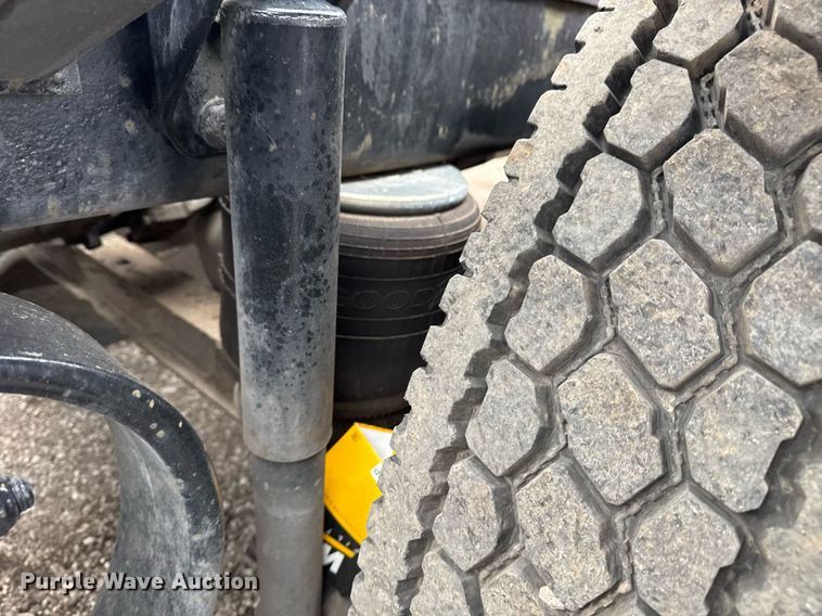 image for item EG2533 2008 Peterbilt 388 semi truck