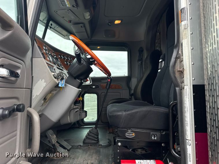 image for item EG2533 2008 Peterbilt 388 semi truck