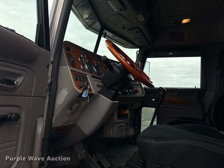 image for item EG2533 2008 Peterbilt 388 semi truck