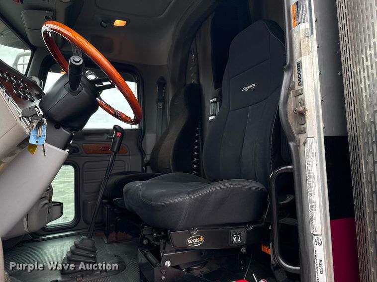 image for item EG2533 2008 Peterbilt 388 semi truck