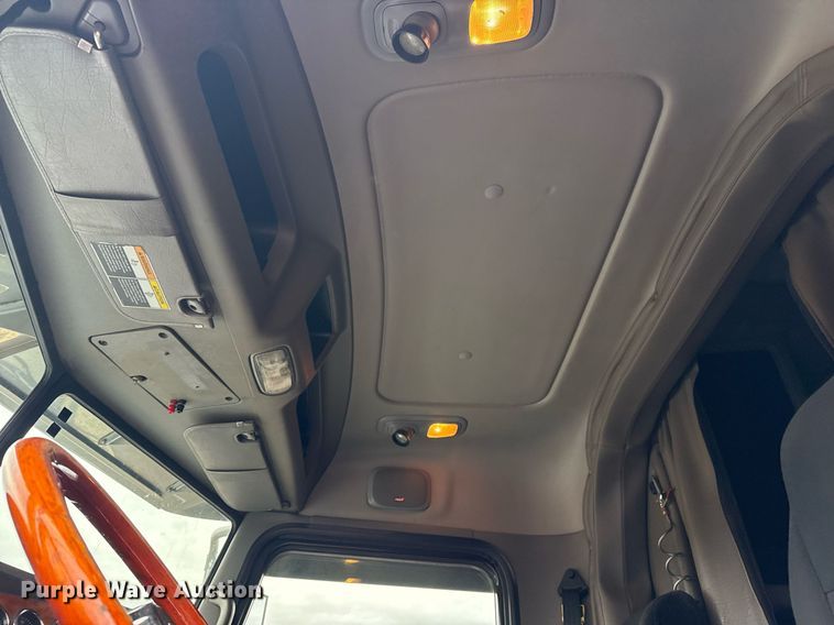 image for item EG2533 2008 Peterbilt 388 semi truck