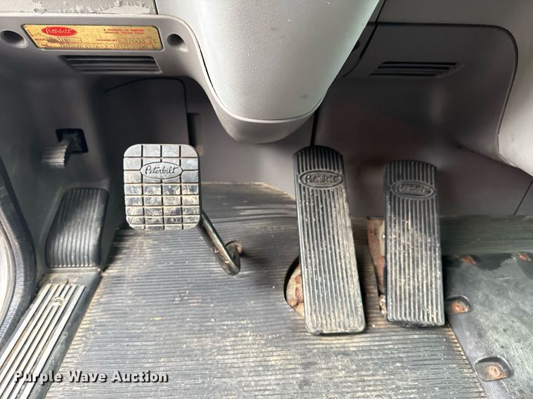 image for item EG2533 2008 Peterbilt 388 semi truck