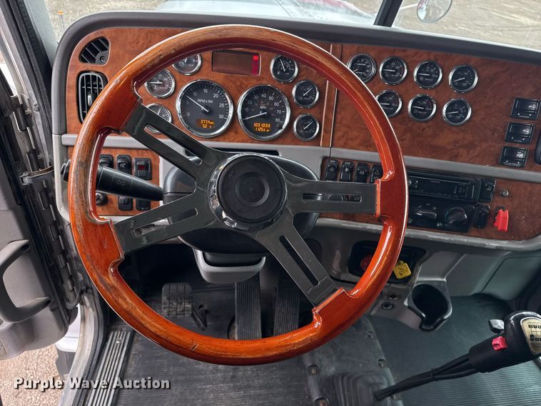 image for item EG2533 2008 Peterbilt 388 semi truck