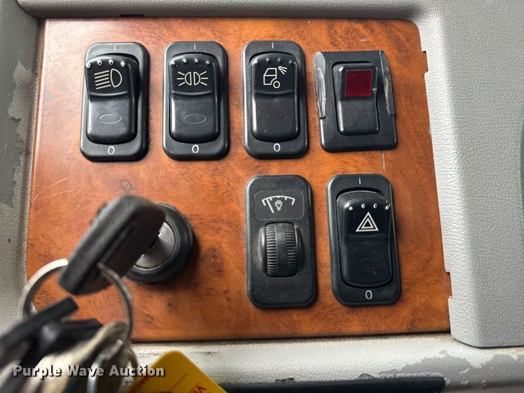 image for item EG2533 2008 Peterbilt 388 semi truck