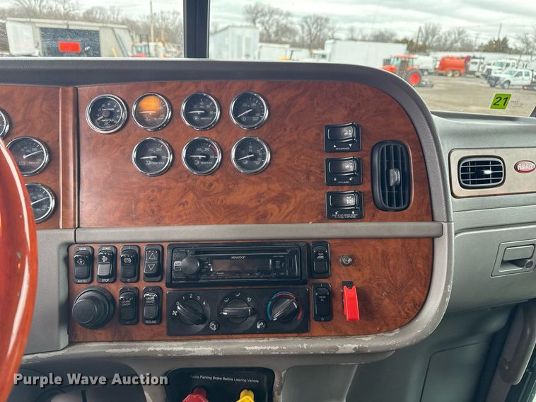 image for item EG2533 2008 Peterbilt 388 semi truck