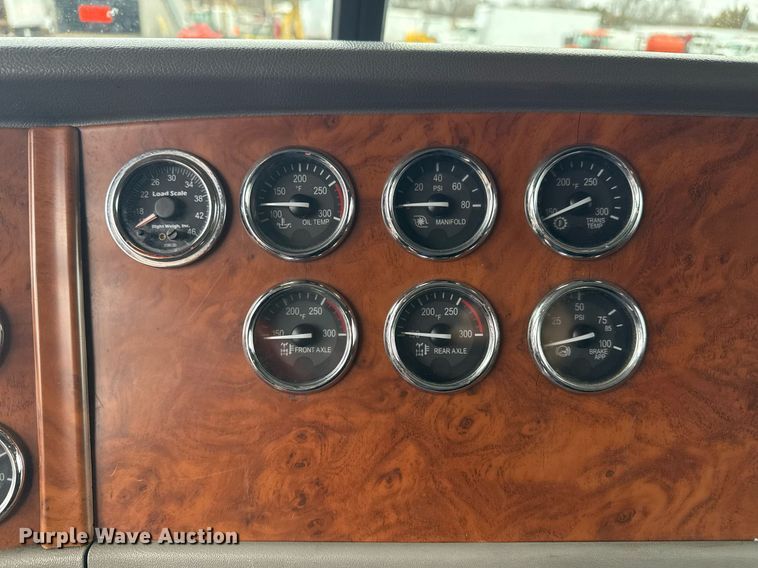 image for item EG2533 2008 Peterbilt 388 semi truck