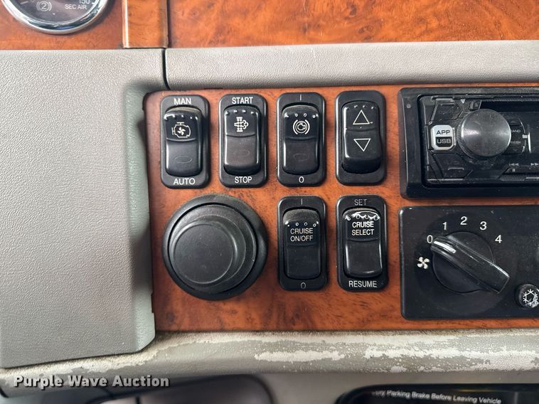 image for item EG2533 2008 Peterbilt 388 semi truck