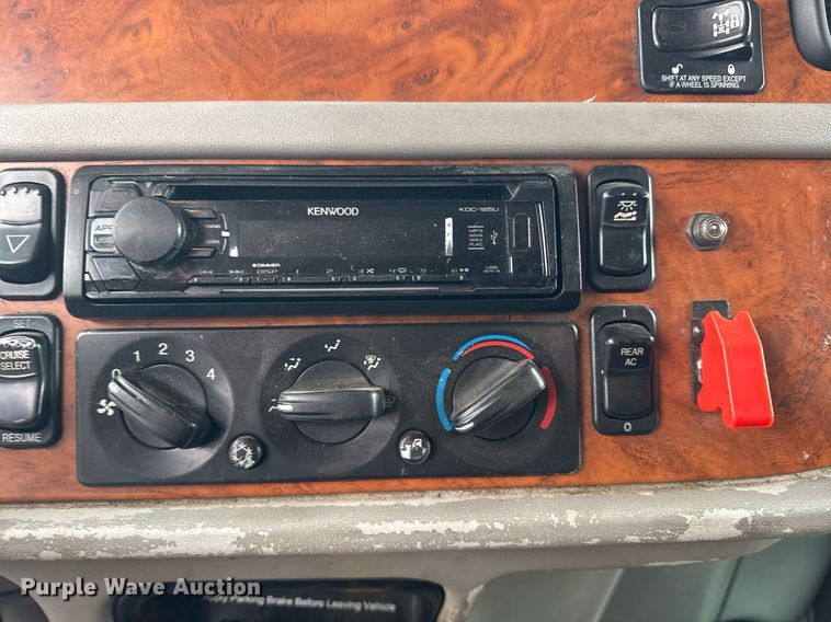 image for item EG2533 2008 Peterbilt 388 semi truck