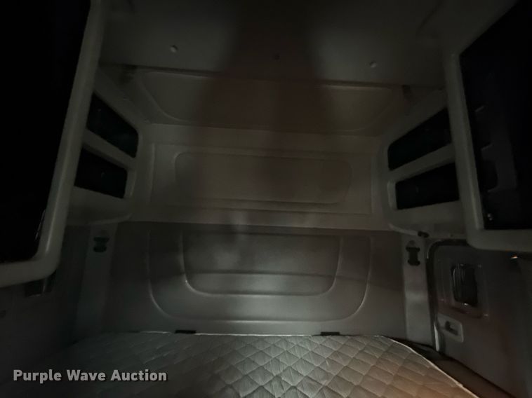 image for item EG2533 2008 Peterbilt 388 semi truck