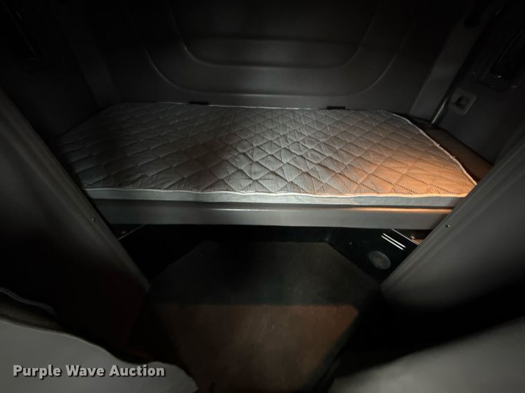 image for item EG2533 2008 Peterbilt 388 semi truck