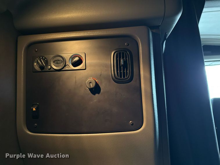 image for item EG2533 2008 Peterbilt 388 semi truck