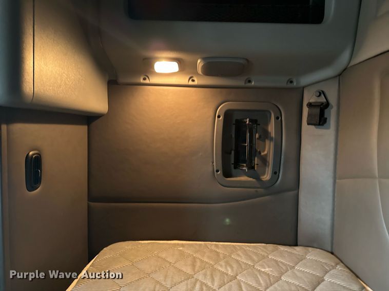 image for item EG2533 2008 Peterbilt 388 semi truck