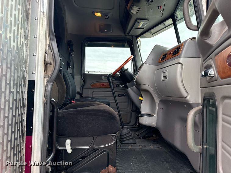 image for item EG2533 2008 Peterbilt 388 semi truck
