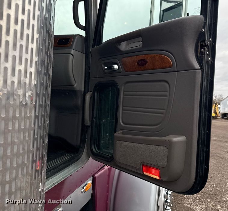 image for item EG2533 2008 Peterbilt 388 semi truck