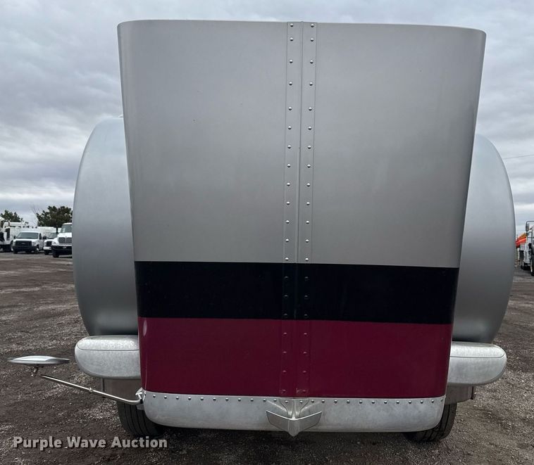 image for item EG2533 2008 Peterbilt 388 semi truck