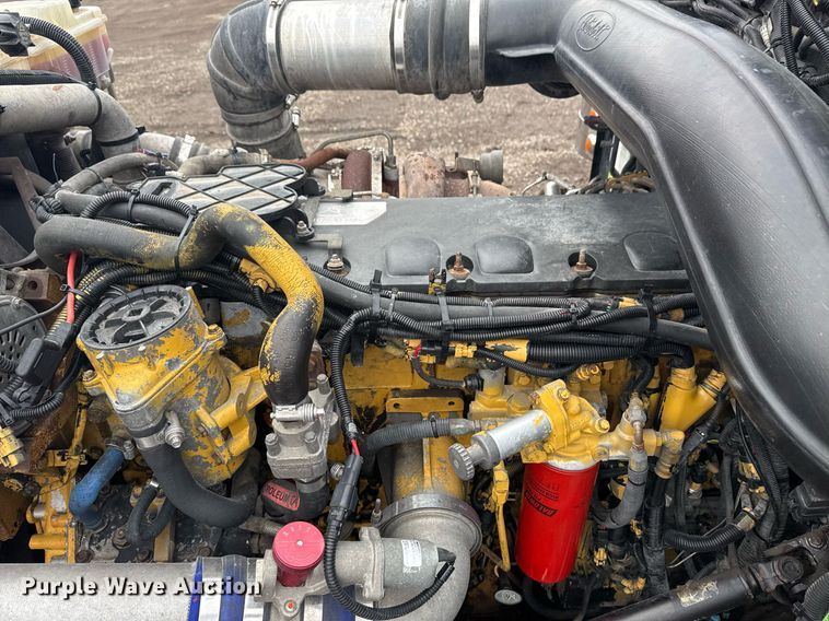 image for item EG2533 2008 Peterbilt 388 semi truck