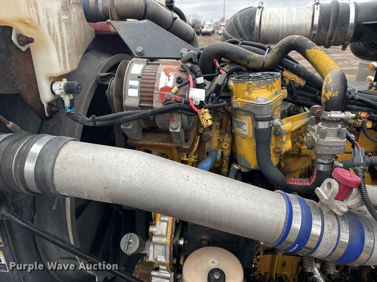 image for item EG2533 2008 Peterbilt 388 semi truck