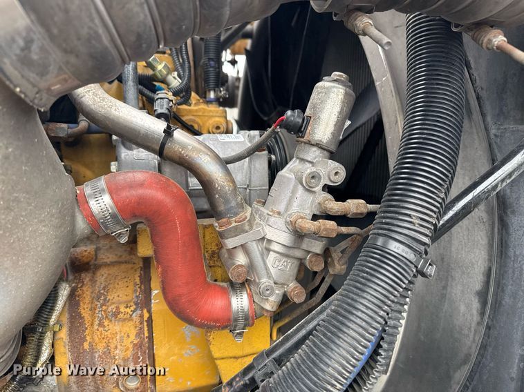 image for item EG2533 2008 Peterbilt 388 semi truck