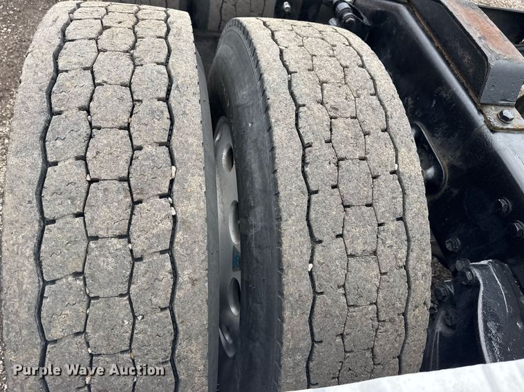 image for item EG2533 2008 Peterbilt 388 semi truck