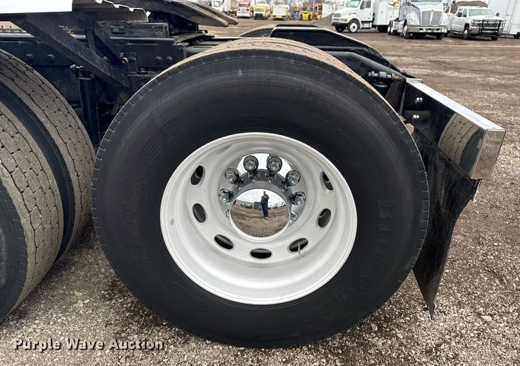 image for item EG2533 2008 Peterbilt 388 semi truck