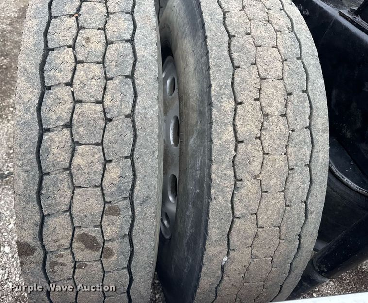 image for item EG2533 2008 Peterbilt 388 semi truck