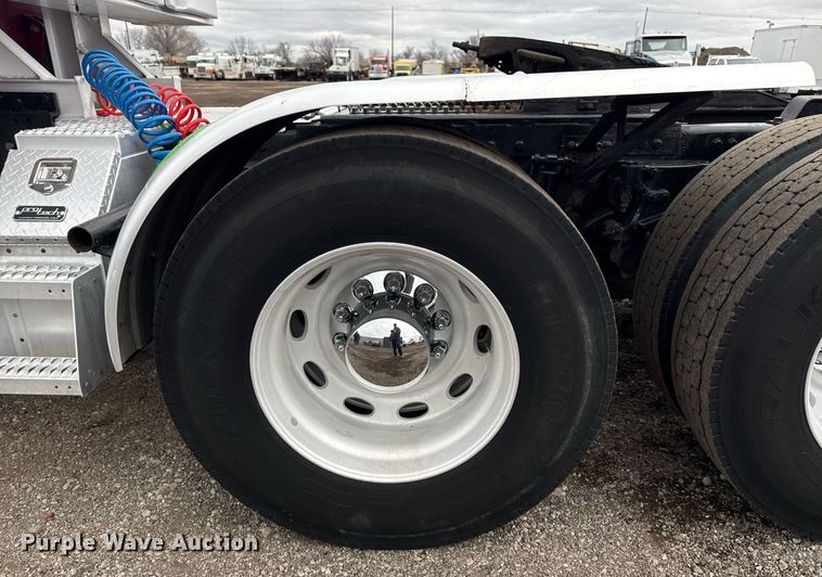 image for item EG2533 2008 Peterbilt 388 semi truck