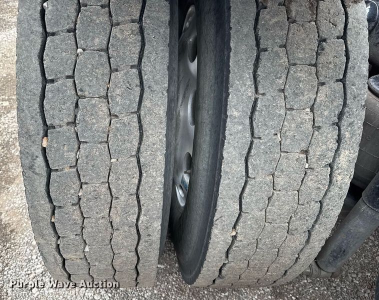 image for item EG2533 2008 Peterbilt 388 semi truck