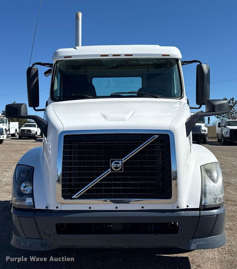 image for item EG2576 2013 Volvo Truck VNL semi truck