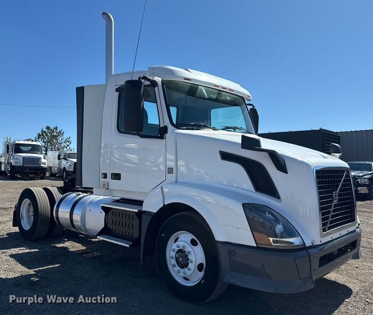 image for item EG2576 2013 Volvo Truck VNL semi truck