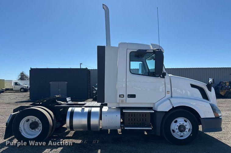 image for item EG2576 2013 Volvo Truck VNL semi truck