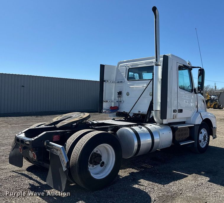 image for item EG2576 2013 Volvo Truck VNL semi truck