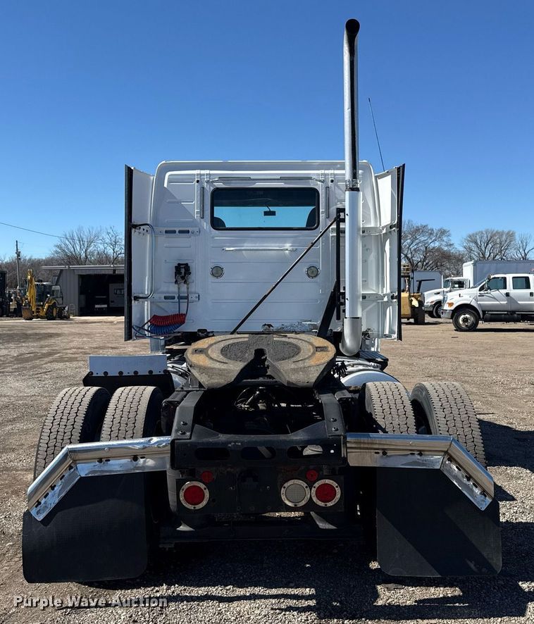 image for item EG2576 2013 Volvo Truck VNL semi truck