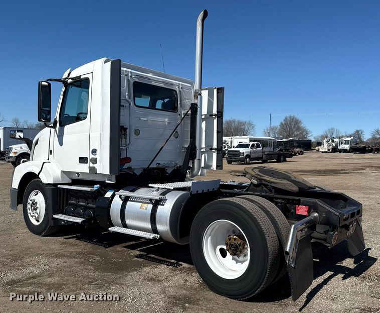 image for item EG2576 2013 Volvo Truck VNL semi truck