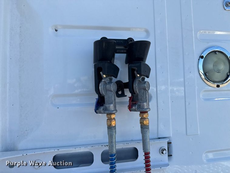 image for item EG2576 2013 Volvo Truck VNL semi truck