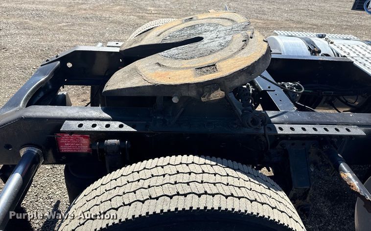 image for item EG2576 2013 Volvo Truck VNL semi truck