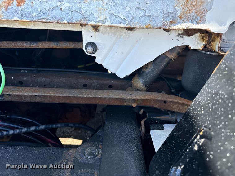 image for item EG2576 2013 Volvo Truck VNL semi truck