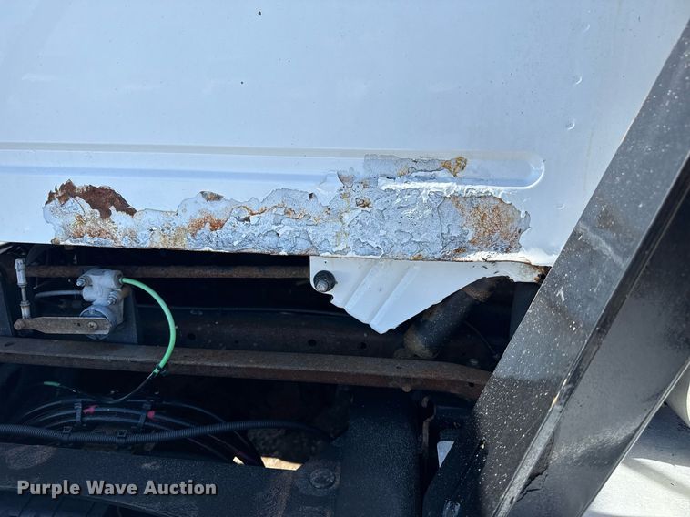 image for item EG2576 2013 Volvo Truck VNL semi truck