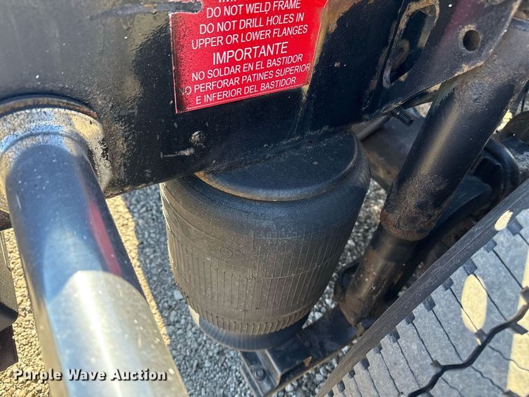 image for item EG2576 2013 Volvo Truck VNL semi truck