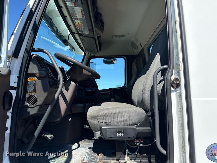 image for item EG2576 2013 Volvo Truck VNL semi truck