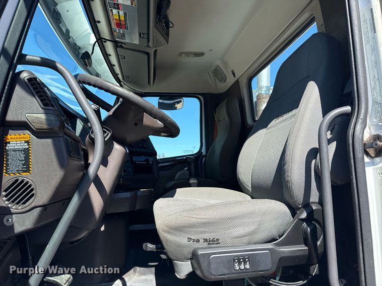 image for item EG2576 2013 Volvo Truck VNL semi truck